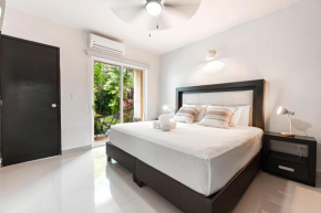 Lagoonfront Apartment in Hotel Zone